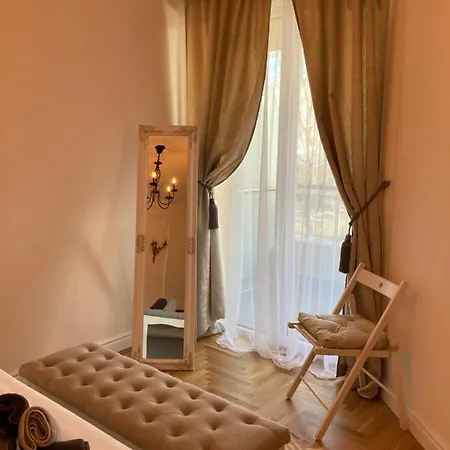 Aurora Suite Appartamento Saints Constantine and Helena